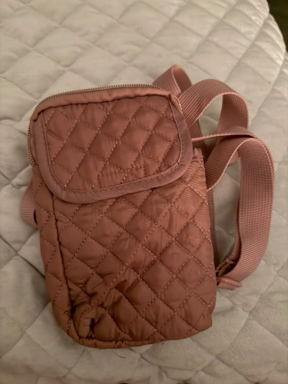 NWOT Mytagalongs Dusty Rose Quilted Phone Cross-Body Bag